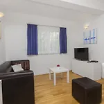 Apartment Apartments Villa Tribunj *